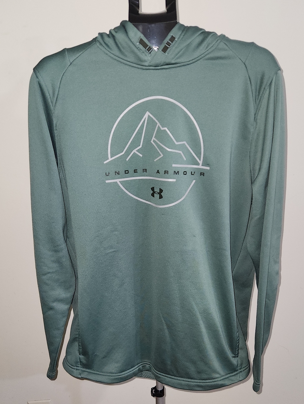 Under Armour Mens Outdoor Sage Green Hoodie. XL.